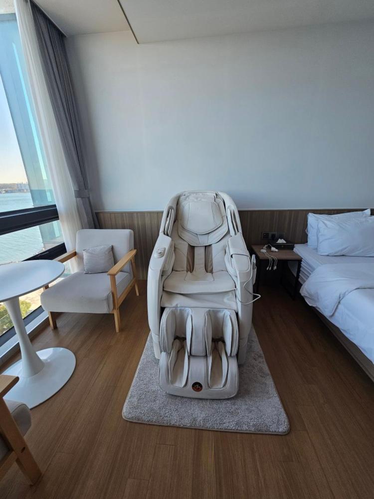 Hotel The *